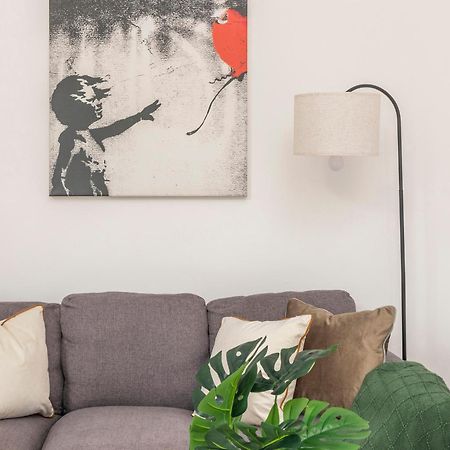 2 Min Walk Earls Court Station - Luxury 2 Bedroom Flat London Eksteriør billede