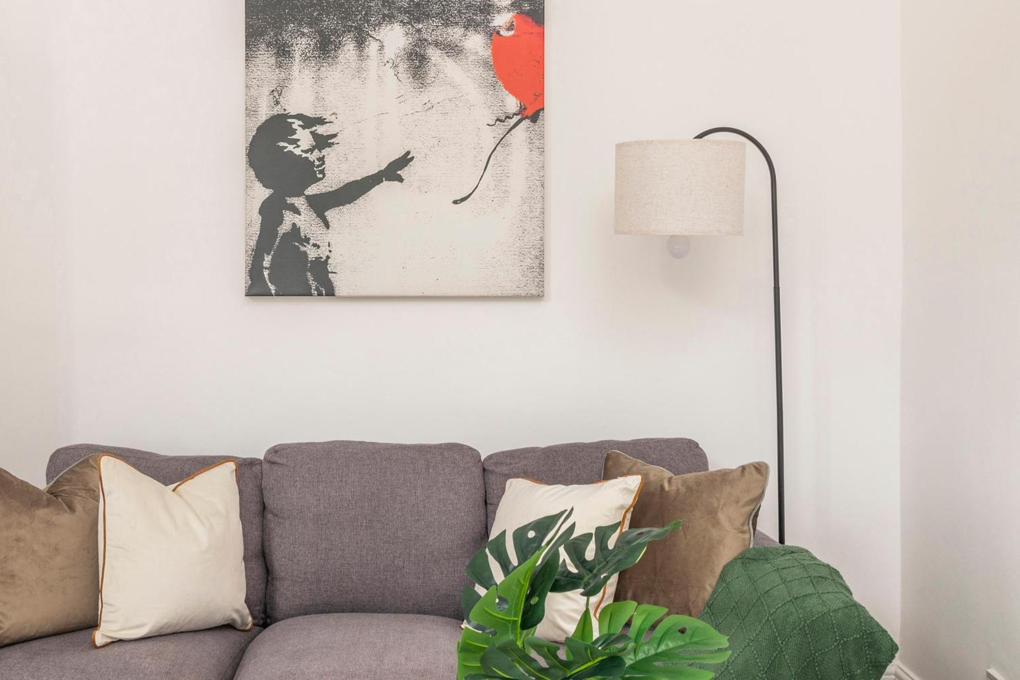 2 Min Walk Earls Court Station - Luxury 2 Bedroom Flat London Eksteriør billede