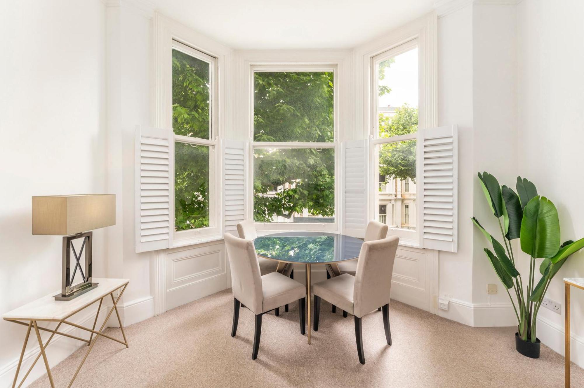 2 Min Walk Earls Court Station - Luxury 2 Bedroom Flat London Eksteriør billede
