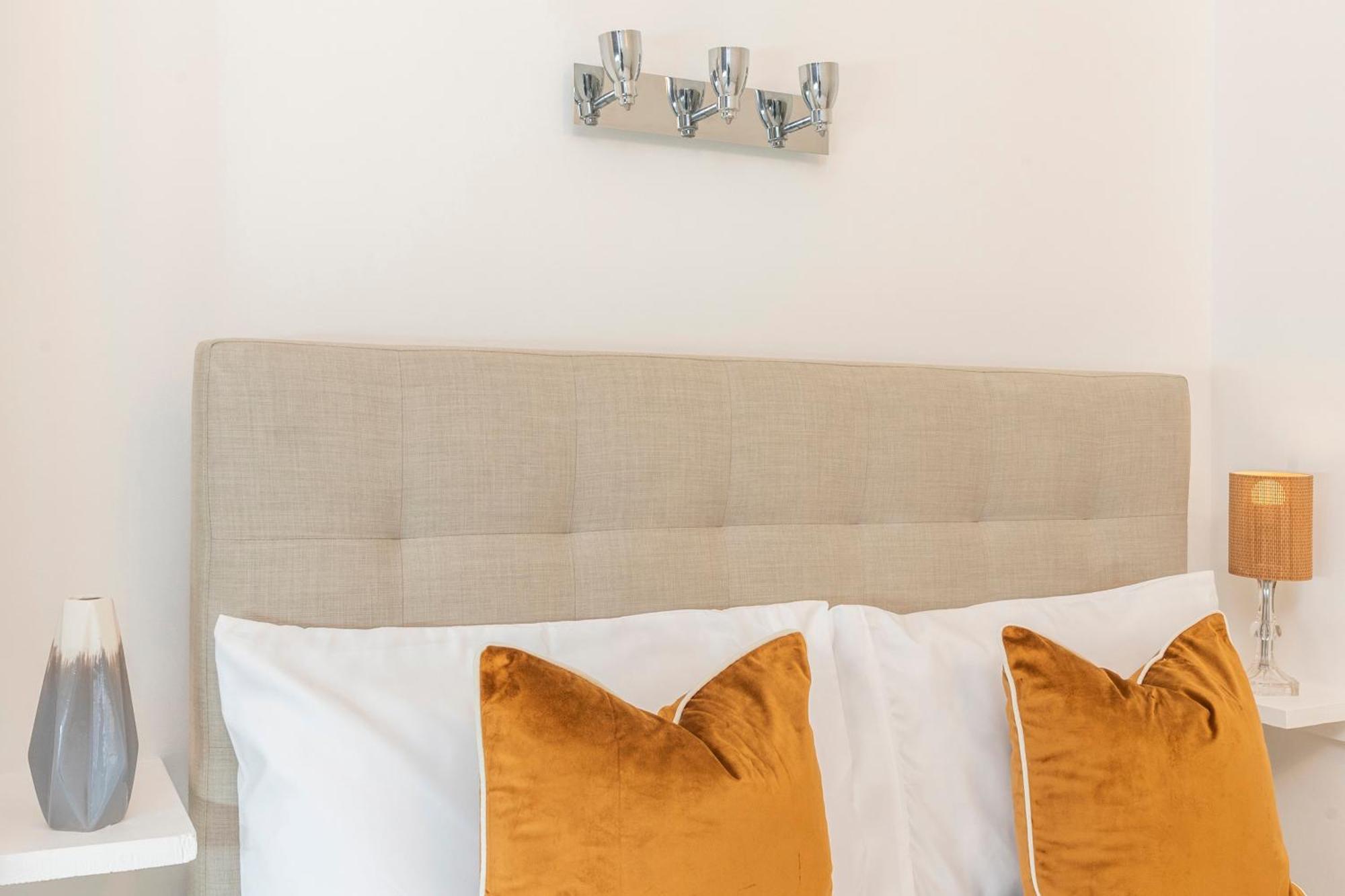 2 Min Walk Earls Court Station - Luxury 2 Bedroom Flat London Eksteriør billede