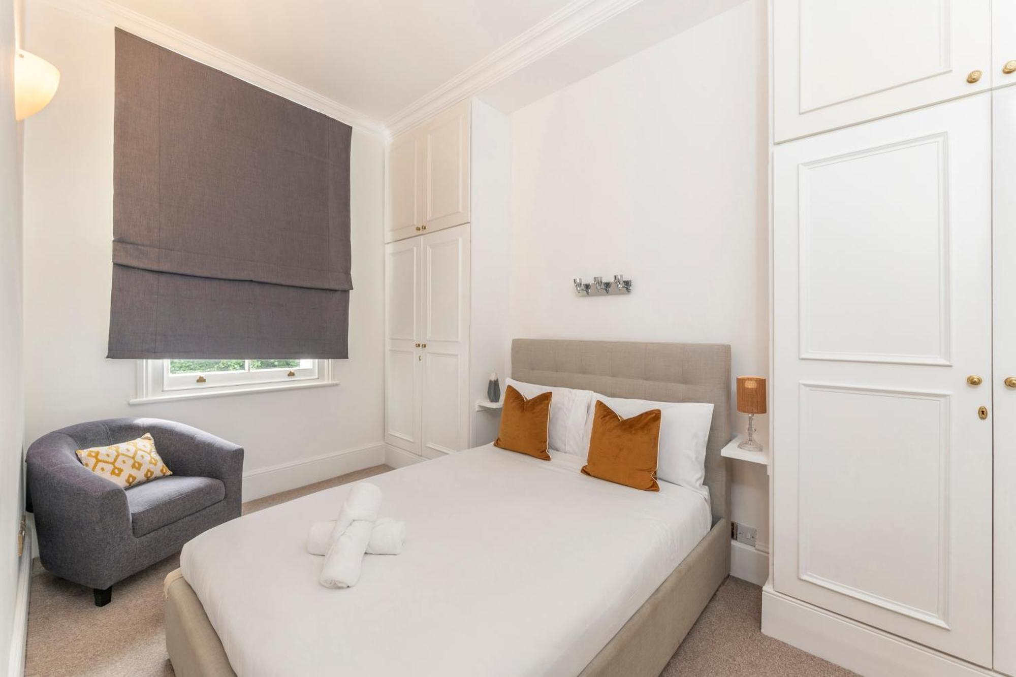 2 Min Walk Earls Court Station - Luxury 2 Bedroom Flat London Eksteriør billede