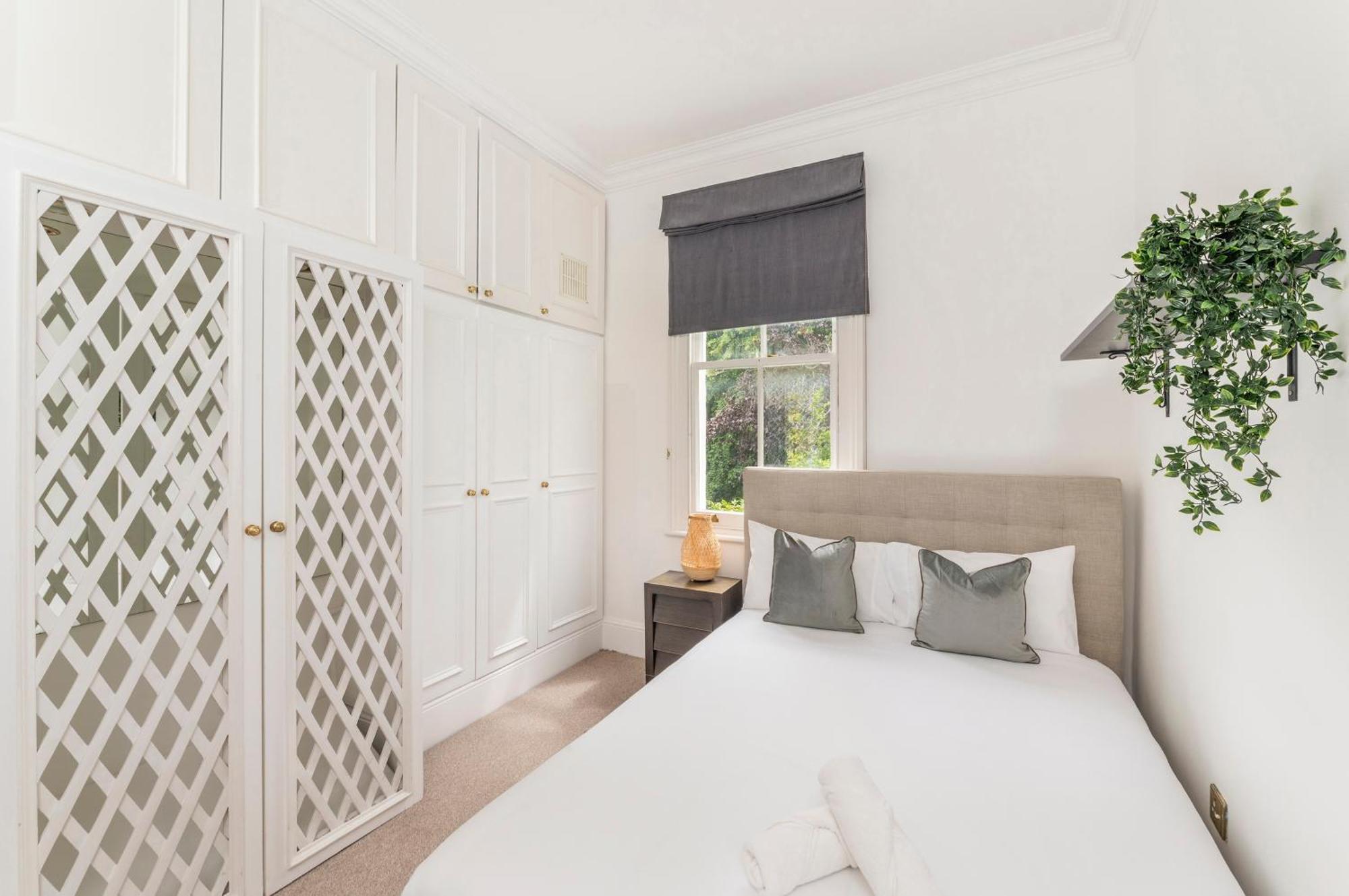 2 Min Walk Earls Court Station - Luxury 2 Bedroom Flat London Eksteriør billede