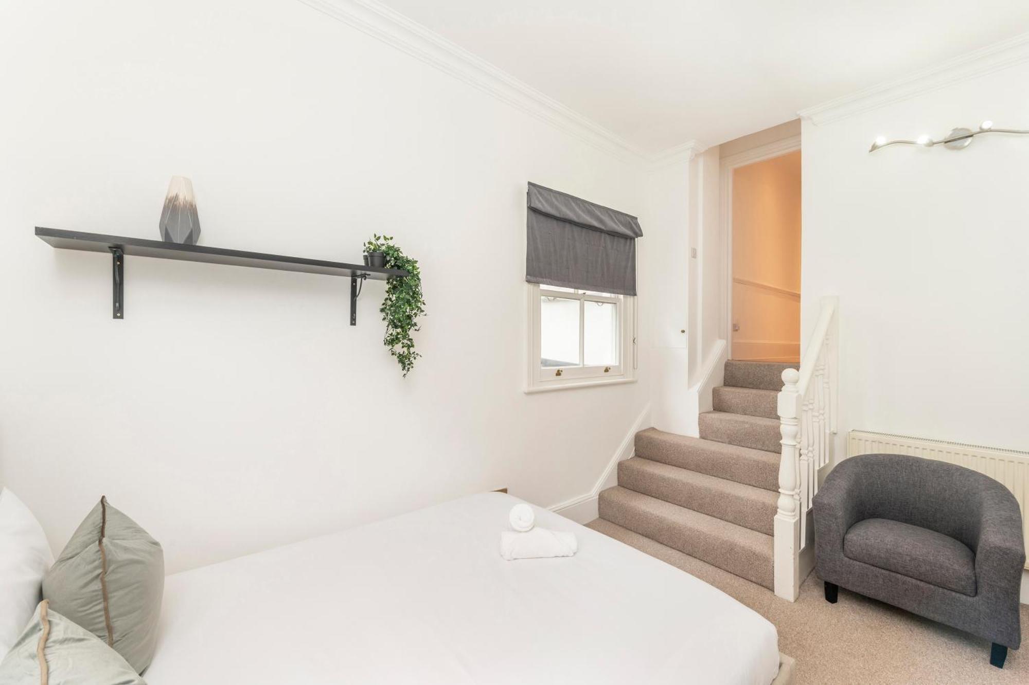 2 Min Walk Earls Court Station - Luxury 2 Bedroom Flat London Eksteriør billede
